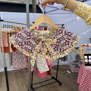 Guler floral imprimeu jucaus fata